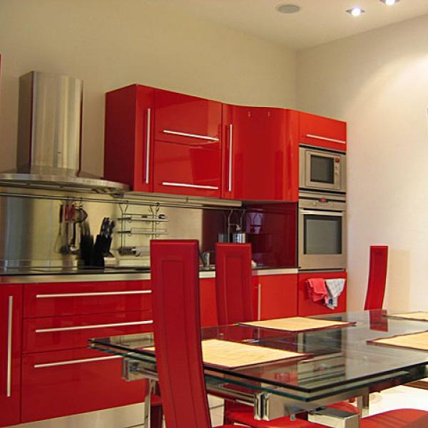 Кухонная мебель на заказ по индивидуальным проектам в СПб недорого